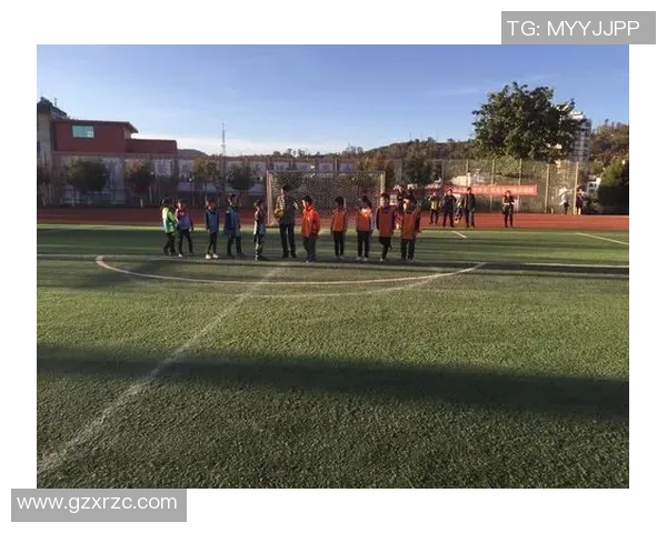 巴尔韦德球星卡足球挂件精美设计彰显足球魅力与个性风采